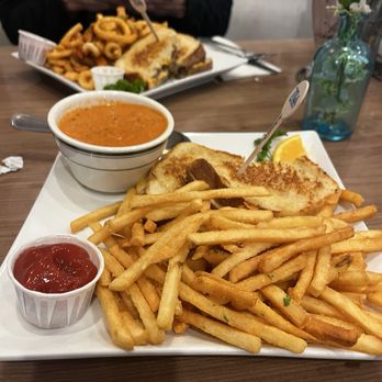 Mel's Drive-In - Grilled Cheese - Diners Near Me - Santa Monica, California