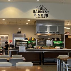 Earnest B's BBQ &Catering - Clean reception/kitchen area