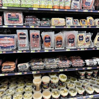 Pruett's Food - a variety of foods on display - Grocery Near Me - Oklahoma City, Oklahoma