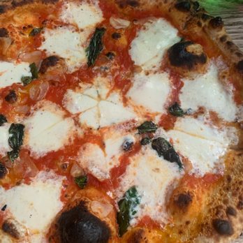 Roberta's - Margherita with garlic - Pizza Near Me - Brooklyn, New York Roberta's - Margherita with garlic - Pizza Near Me - Brooklyn, New York