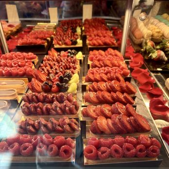 ID-Eclair - Fruit Tarts (gluten free) - Bakeries Near Me - Pasadena, California