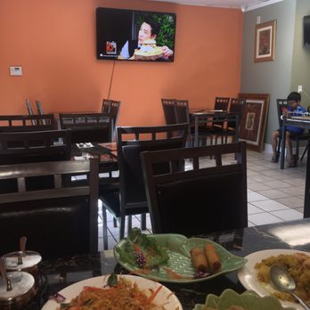 Sriracha Thai Restaurant - Thai Near Me - Carson, California