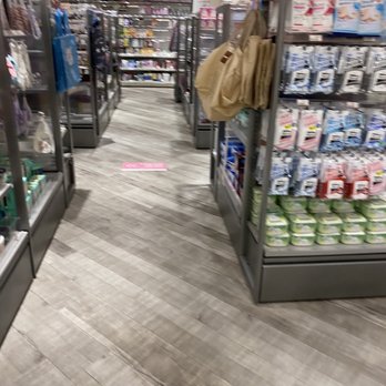 Oomomo - Department Stores Near Me - Burnaby, British Columbia