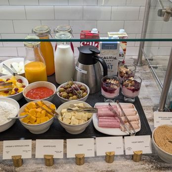 Aspire Lounge T4 - Cold food - Airport Lounges Near Me - Ontario, California