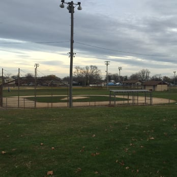 Tanner Park - Baseball field - Parks Near Me - Copiague , New York