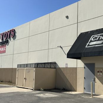 Chefs' Toys - 3/15/25 Open to the public (front exterior) - Knife Sharpening Near Me - Corona, California Chefs' Toys - 3/15/25 Open to the public (front exterior) - Knife Sharpening Near Me - Corona, California