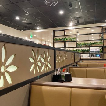 Bone & Broth - Nice modernized interior. Love the light fixtures, floral design, and bits of greenery - Vietnamese Near Me - Ontario, California