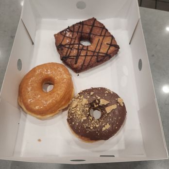 Randy’s Donuts - Nutella raised, and Crondy are the best!  Even their glazed donut is huge, soft, but chewy and delicious. - Coffee & Tea Near Me - San Diego, California