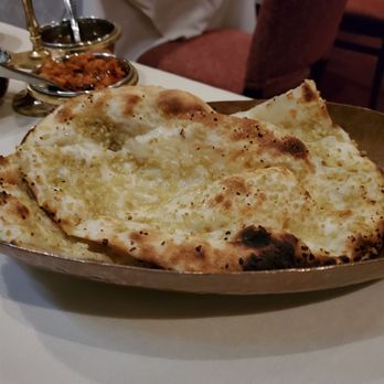 Le Taj - Garlic naan - Indian Near Me - Montreal, Quebec