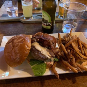 Hilltown Tavern - Fairmount - Bacon Blue Burger - Pubs Near Me - Philadelphia, Pennsylvania Hilltown Tavern - Fairmount - Bacon Blue Burger - Pubs Near Me - Philadelphia, Pennsylvania
