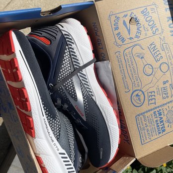 Fleet Feet Sports - New shoes!!!! - Shoe Stores Near Me - Memphis, Tennessee Fleet Feet Sports - New shoes!!!! - Shoe Stores Near Me - Memphis, Tennessee