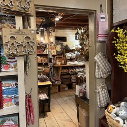 Elfmade & Company - Elfmade & Company is an emporium of rustic chic fabulousness meticulously displayed in a historic house!