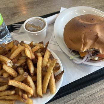 Zet’s - 5oz Cheeseburger, Small Fries and Gravy. - American Near Me - Vaughan, Ontario