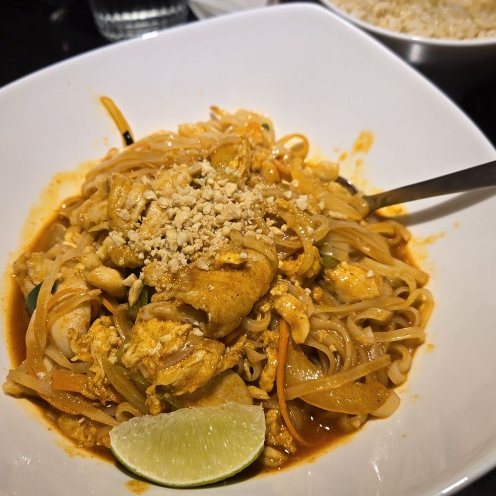 Jin Asian Fusion - Pad thai with chicken - Chinese Near Me - Wheat Ridge, Colorado Jin Asian Fusion - Pad thai with chicken - Chinese Near Me - Wheat Ridge, Colorado