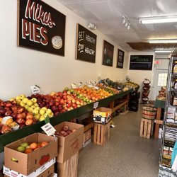MacDill Fresh Farmers Market - Side aisle