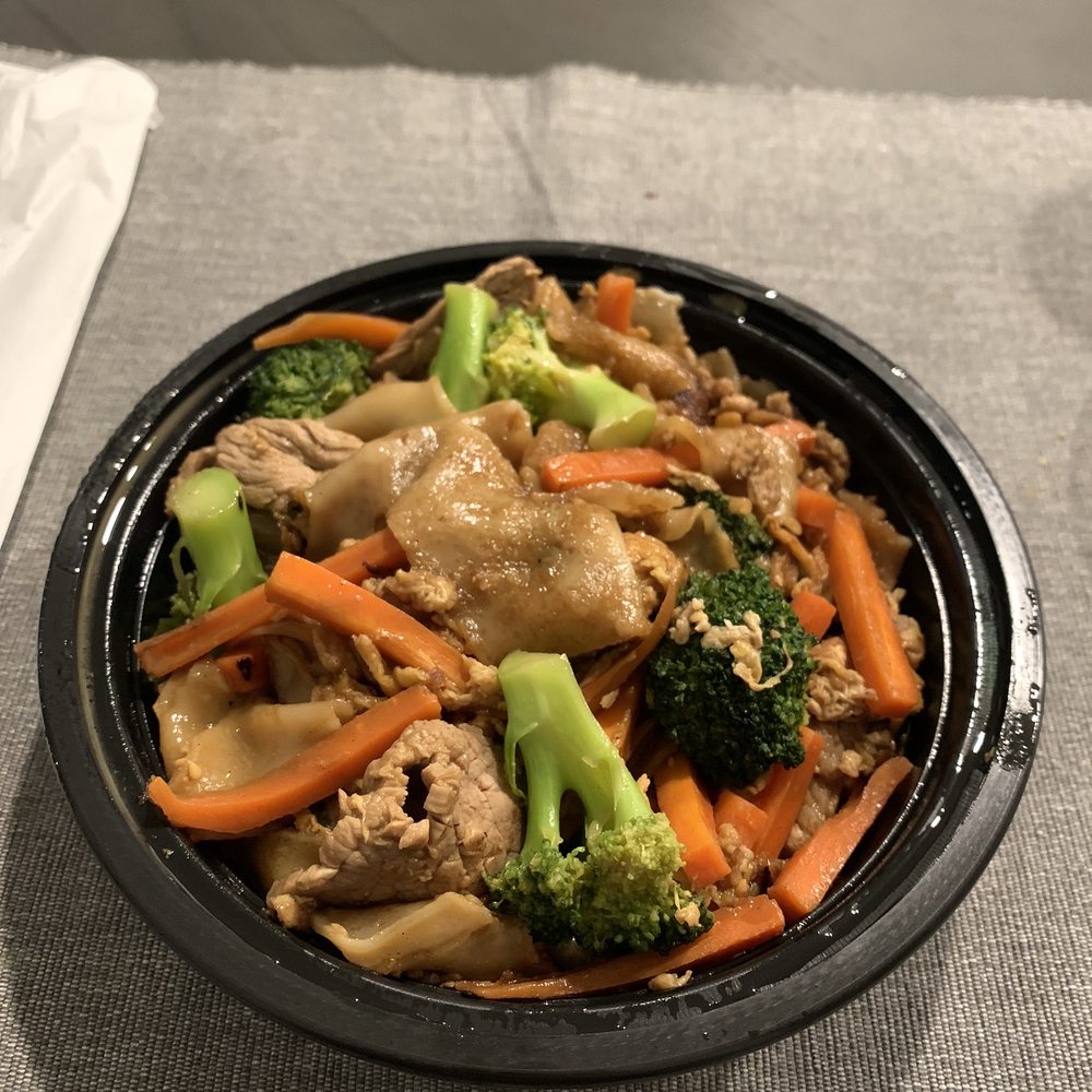 Viet-Thai - Pad See Ew with Beef - Vietnamese Near Me - Charlotte, North Carolina Viet-Thai - Pad See Ew with Beef - Vietnamese Near Me - Charlotte, North Carolina