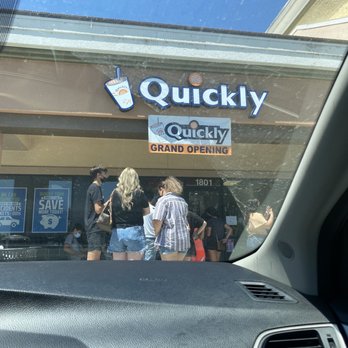 Quickly Atwater - Very busy (only 6 people allowed in at a time) - Bubble Tea Near Me - Atwater, California