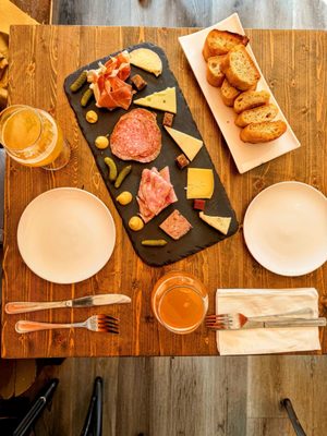 The Bier & Cheese Collective by null