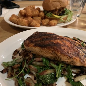 The Roost - Cajun Salmon & Nashville Hot Chicken Sandwich - Breakfast & Brunch Near Me - Stone Ridge, New York