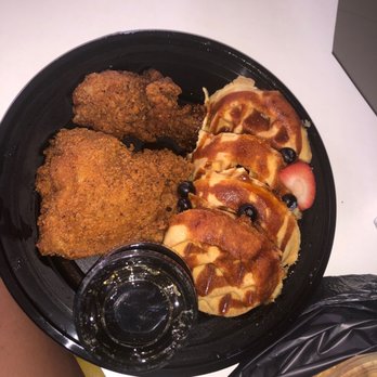 Taste Bar + Kitchen - Cocktail Bars Near Me - Houston, Texas