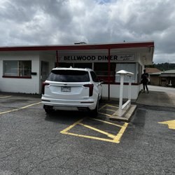 Bellwood Diner - Front of restaurant