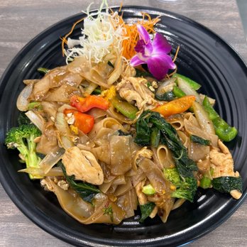 Charm Thai and Sushi - Drunken noodles - Thai Near Me - Windermere, Florida Charm Thai and Sushi - Drunken noodles - Thai Near Me - Windermere, Florida