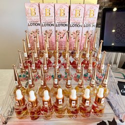 L & K Nails and Spa - A Gift of Appreciation
Each valued guest will receive one complimentary gift of their choice as our heartfelt thank you.