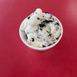 Milky Moo's Homemade Ice Cream - Cookies and cream