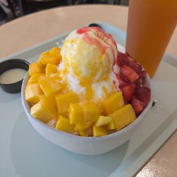 Deluna Dessert Cafe - 1/2 & 1/2 Bingsoo - Bubble Tea Near Me - Sacramento, California
