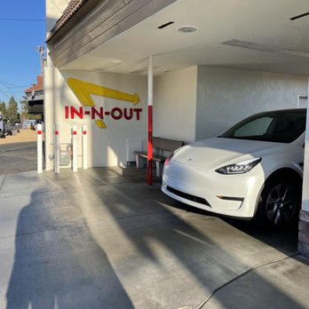 In-N-Out Burger - Exterior - Burgers Near Me - Rosemead, California In-N-Out Burger - Exterior - Burgers Near Me - Rosemead, California