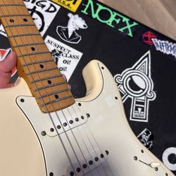 Vibo Music Center - New strings on my Fender Strat