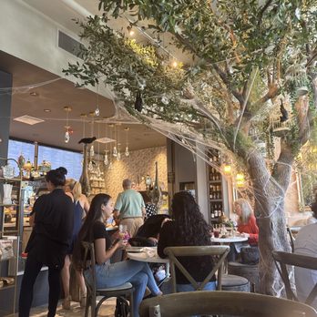 Glimmer Cafe - Pretty tree in center with seasonal decoration. - Cafes Near Me - Delray Beach, Florida