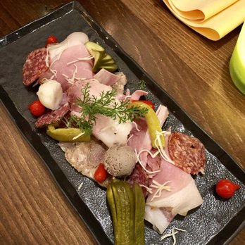 Zum weißen Rauchfangkehrer - Austrian charcuterie board - Austrian Near Me - Vienna, 9 Zum weißen Rauchfangkehrer - Austrian charcuterie board - Austrian Near Me - Vienna, 9