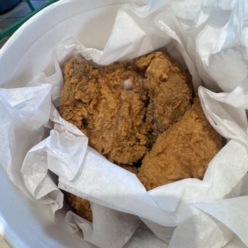 Jollibee - Bucket of chicken - Fast Food Near Me - Roseville, California Jollibee - Bucket of chicken - Fast Food Near Me - Roseville, California