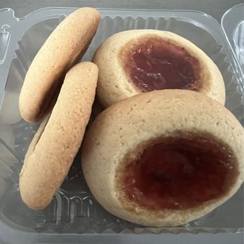 Silva Bakery - Strawberry $10 - Bakeries Near Me - Hayward, California Silva Bakery - Strawberry $10 - Bakeries Near Me - Hayward, California