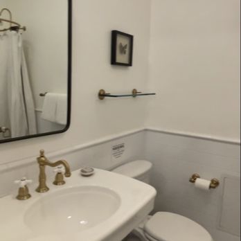 Holbrooke Hotel - Bathroom - Hotels Near Me - Grass Valley, California Holbrooke Hotel - Bathroom - Hotels Near Me - Grass Valley, California