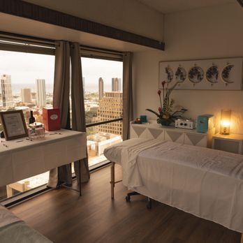 Luna Restore and Glow - Estheticians Near Me - Honolulu, Hawaii Luna Restore and Glow - Estheticians Near Me - Honolulu, Hawaii