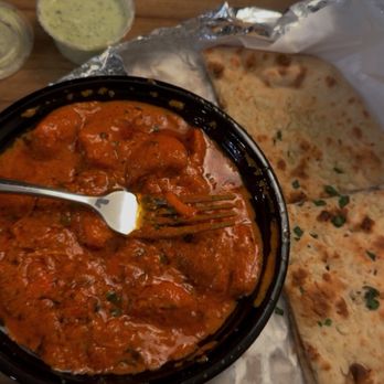 Pizza N Curry - Garlic Naan Chicken Makhani (Butter Chicken) - Indian Near Me - Shorewood, Wisconsin Pizza N Curry - Garlic Naan Chicken Makhani (Butter Chicken) - Indian Near Me - Shorewood, Wisconsin