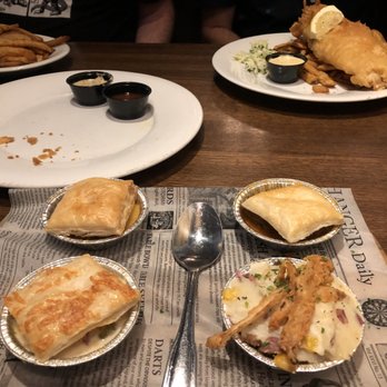 Elephant & Castle - Pie sampler - Pubs Near Me - Chicago, Illinois Elephant & Castle - Pie sampler - Pubs Near Me - Chicago, Illinois