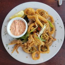 Dinky's Waterfront Restaurant - Fried Calamari appetizer.
