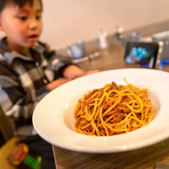 Bon Gusto - Spaghetti al Ragout di Carne Mista £17.50 "spaghetti with beef and pork ragout" - Italian Near Me - London, XGL