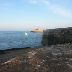 Dun Laoghaire Harbour Company - East pier lighthouse (red) and West pier lighthouse (Green)