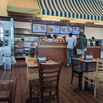 Smithfield's Chicken 'N Bar-B-Q - ws the interior of the restaurant - Barbeque Near Me - Laurinburg, North Carolina Smithfield's Chicken 'N Bar-B-Q - ws the interior of the restaurant - Barbeque Near Me - Laurinburg, North Carolina
