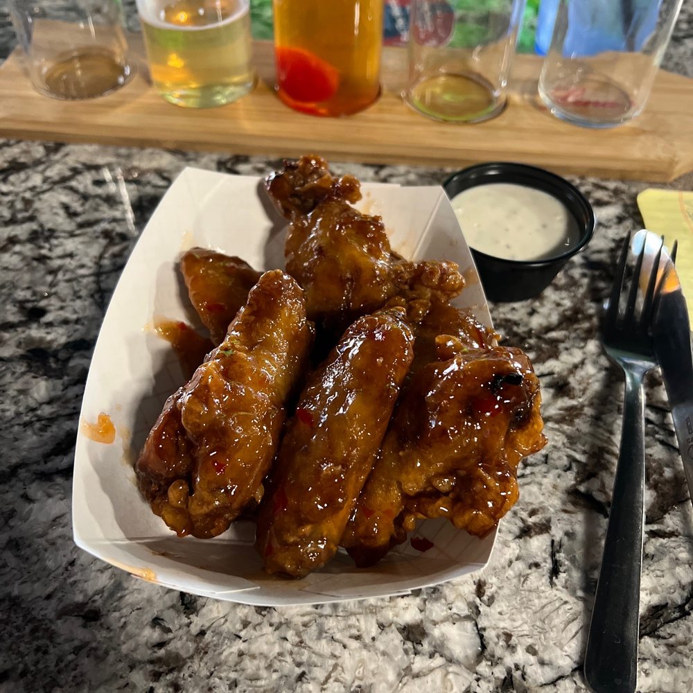 Lina's Lounge - Sports Bars Near Me - Dubuque, Iowa