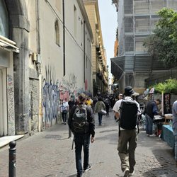 Spaccanapoli - Starting our walk along Via Benedetto Croce and entering Spaccanapoli