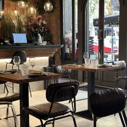 Le Romane - Interior seating