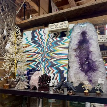 Hafta Havit - Statues, giant amethyst, painting - Home Decor Near Me - Pembroke, Massachusetts Hafta Havit - Statues, giant amethyst, painting - Home Decor Near Me - Pembroke, Massachusetts
