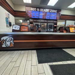 Little Caesars - Still waiting on my pizza and no clerk in this messy room with 4 others waiting beside me.
