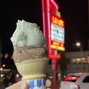 Leon's Frozen Custard - Ice Cream & Frozen Yogurt Near Me - Milwaukee, Wisconsin
