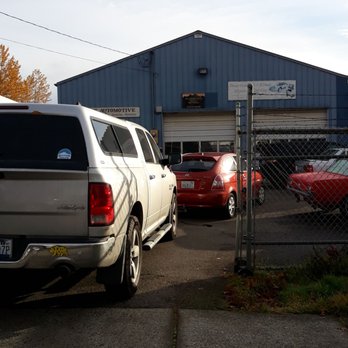 Davis Automotive - Small lot - Auto Repair Near Me - Bellingham, Washington